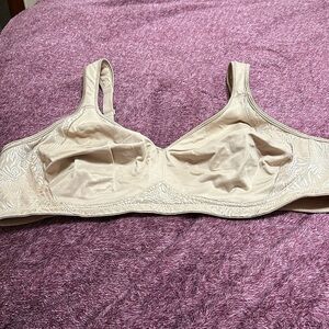 NWOT Playtex Wirefree No Padding Bra